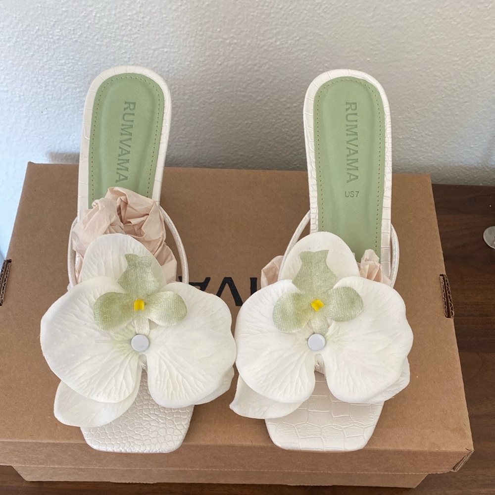 White Floral Women Shoes Size 7